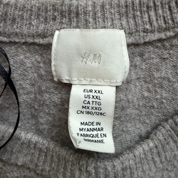 H&M Sweater - Picture 2 of 2